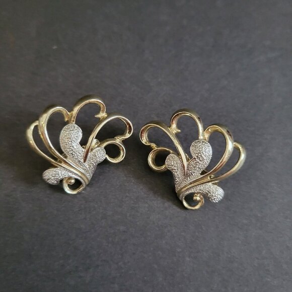 VTG Signed Sarah Coventry "Frosted Feathers" Clip on Earrings Vintage 1960s - Picture 1 of 5